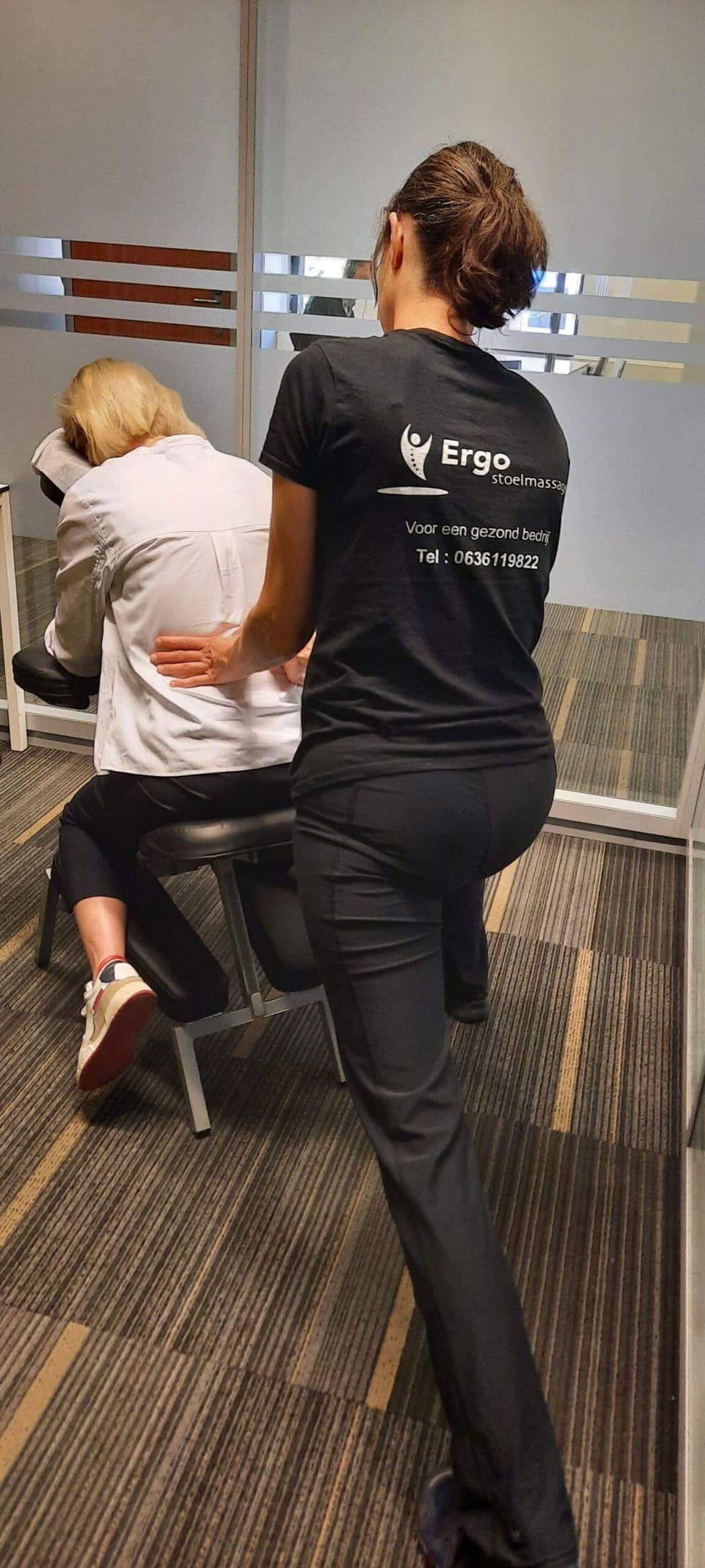 Stoelmassage op een evenement of beurs